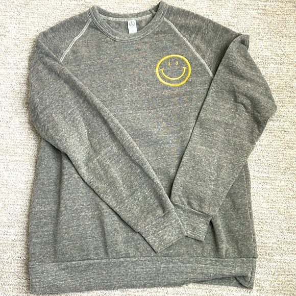 Custom embroidered yellow smiley face grey crewneck sweatshirt. Size M. - Picture 1 of 2
